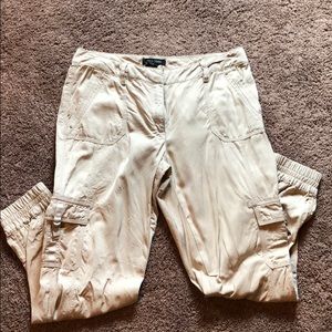 Cropped beige pants